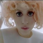 Maquillage gros yeux Bad Romance